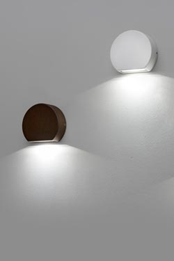 Petite balise murale d'extérieur ronde et blanche Pill