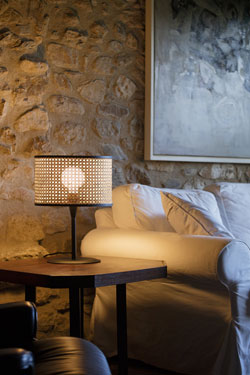 Black and natural rattan table lamp Mambo