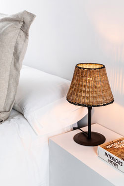 Small rattan table lamp Sumba
