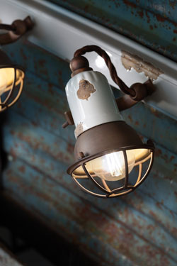 Single spotlight made of ceramic and rusty metal