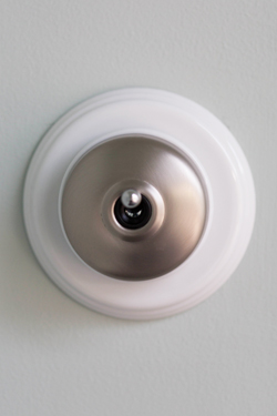 Interrupteur rétro en porcelaine et métal satiné, cadre en porcelaine blanche Dimbler