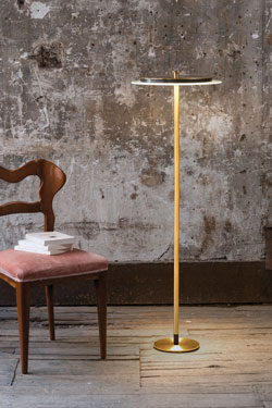 Lampadaire doré en laiton satiné Johnson - Lampadaire by Gau Lighting