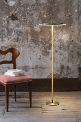Lampadaire doré en laiton satiné Johnson - Lampadaire by Gau Lighting