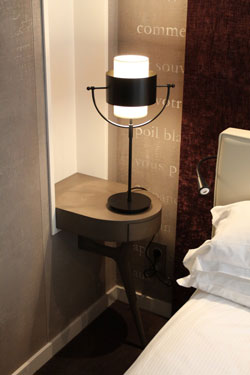 Lampe de table noire et blanche Naumann