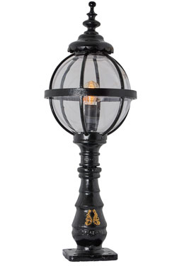 Large black Victorian-style outdoor beacon Heritage - Exterior path & step lighting by HARTE