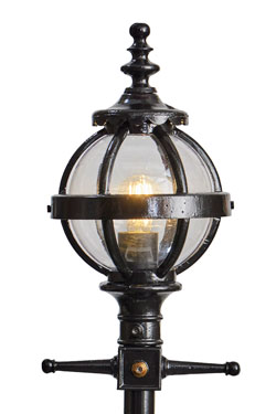 Lampadaire d'extérieur victorien en fonte noire Heritage