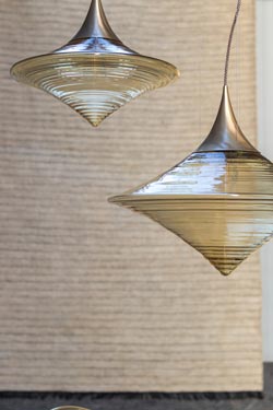 Disca grande suspension toupie en verre ambré 60cm