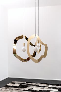 Yaya 4 large contemporary and sleek golden pendant light
