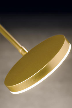 Plano T lampe de table liseuse en laiton anodisé