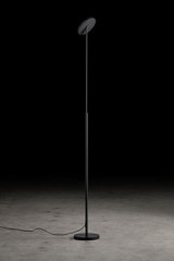 Supernova S lampadaire noir réglable en hauteur  - Lampadaire by Holtkötter