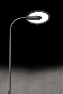 Vince lampadaire liseuse réglable en hauteur finition bronze 