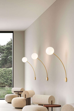 Applique contemporaine tige noire et boule blanche Filo