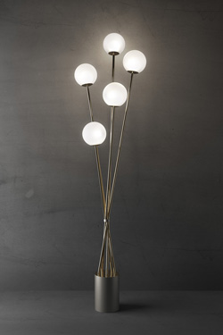 TEA design floor lamp 5 balls in satin white blown glass - Floor lamps by Italamp