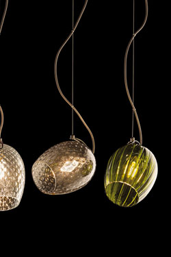 Suspension tulipe en verre vert strié