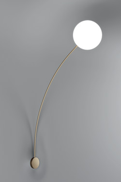Large Filo minimalist wall light with gold stem and white ball - Wall lights by Italamp