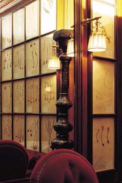 Violetta small wall lamp in gilded bronze and ivory pleated shade