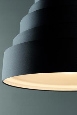 Suspension noire en tissu nid d'abeilles Babel