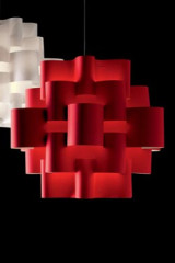 Suspension rouge en fleurs de tissu superposées Sun 50cm - Suspension by Karboxx