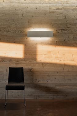 Adjustable wall lamp with white metal shutter Shadow 33cm
