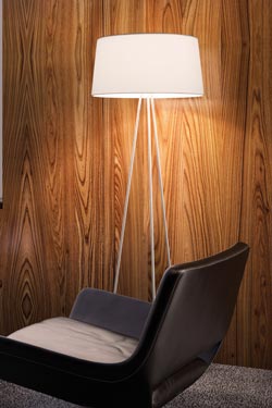 Tripod floor lamp classic white