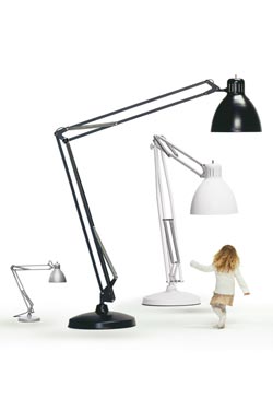 Lampadaire géant JJ en métal noir mat