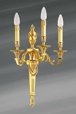 Applique Louis XVI en bronze doré, trois lumières - Applique by Lucien Gau