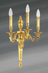 Applique Louis XVI en bronze doré, trois lumières - Applique by Lucien Gau