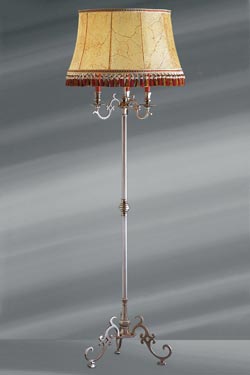 Lampadaire Louis XIII étain mat abat-jour vessie et trépied - Lampadaire by Lucien Gau
