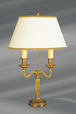 Lampe de style Louis XVI en bronze massif doré avec abat-jour ovale, blanc, lisse et galonné - Lampe de table by Lucien Gau