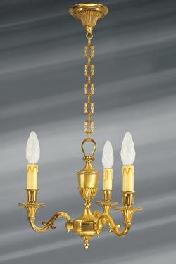 Petit lustre, Louis XVI, en bronze doré, trois lumières - Lustre by Lucien Gau