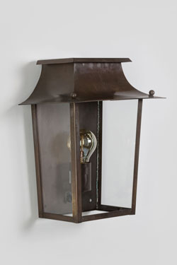 Applique classique pour l'extérieur en vieux laiton Passy