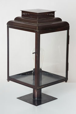 Classic English outdoor lamp Kensington - Exterior post-top lamps by Lum’Art