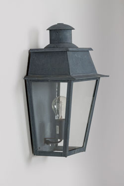 Classic urban wall lantern for outdoor use Bordeaux