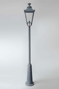 Lampadaire de jardin en métal vieux zinc Vieux Manoir - Lampadaire d'extérieur by Lum’Art