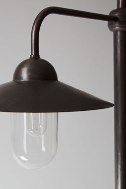Lampadaire pour l'extérieur 19ème vieux laiton Cour Cheverny