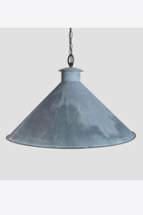 Suspension d'extérieur industrielle 85cm en vieux zinc Chapeau Dupont - Suspension d'extérieur by Lum’Art