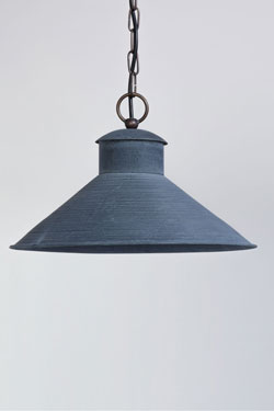 Suspension d'extérieur industrielle en vieux zinc Chapeau Dupont 35cm - Suspension d'extérieur by Lum’Art