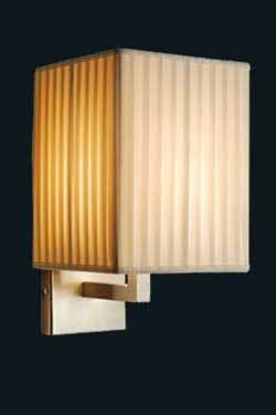 Applique inox satiné et abat-jour rectangulaire en satin de soie plissé ivoire Makassar - Applique by Luminara
