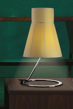 Grande lampe Audrey métal vernis noir et abat-jour soie plissée ivoire - Lampe de table by Luminara