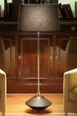 Lampadaire Vuvu Wood chêne teinté wengé foncé et abat-jour taupe 130cm - Lampadaire by Luminara