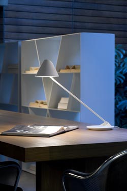 Ginga tilt desk lamp in red metal