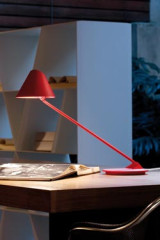Ginga lampe de bureau inclinable métal rouge - Lampe de bureau by Lumini