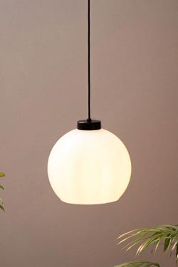 Applique déportée noire en métal et boule en verre opale Succursal