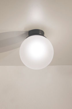 Plafonnier rétro boule de verre blanc satiné - Plafonnier by Luz Difusion