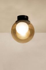Pop ceiling lamp with amber glass ball - Spotlights by Luz Difusion