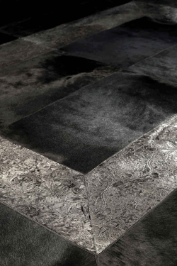 Tapis en peau noir et décor gravé 170X240