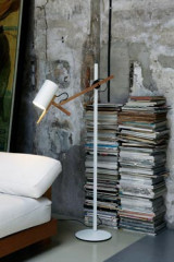 White metal and solid wood floor lamp, swivel arm and head Scantling - Floor lamps by Marset