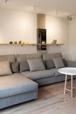 Spot blanc en métal laqué et éclairage LED, minimaliste Polo