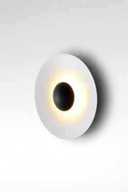 Small black and white Ginger wall light in wenge wood and white lacquered metal - Wall lights by Marset