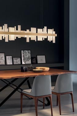 Honicè suspension longue en métal doré et onyx 100cm